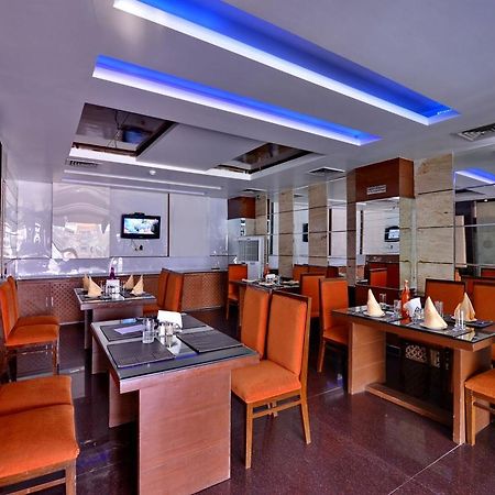 Hotel Palmdale Zirakpur Buitenkant foto