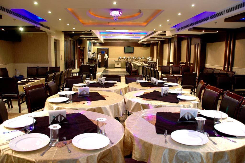 Hotel Palmdale Zirakpur Buitenkant foto