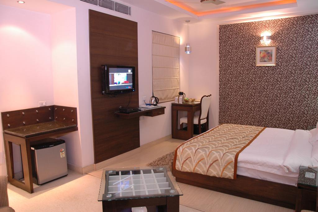 Hotel Palmdale Zirakpur Kamer foto