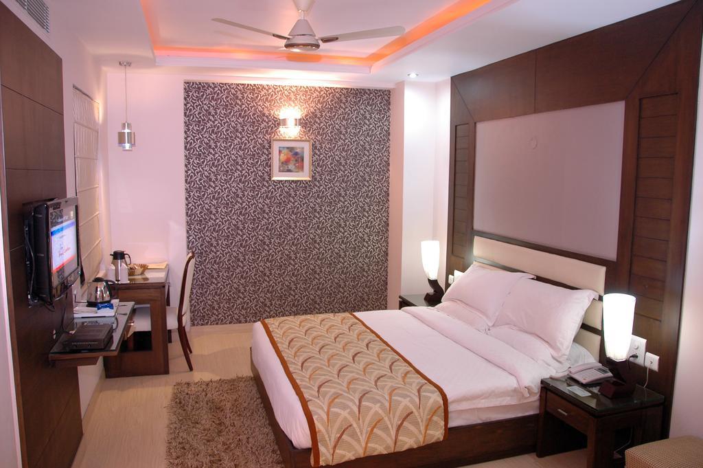 Hotel Palmdale Zirakpur Kamer foto