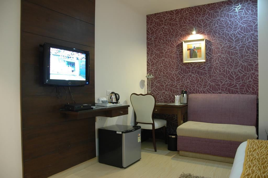 Hotel Palmdale Zirakpur Kamer foto
