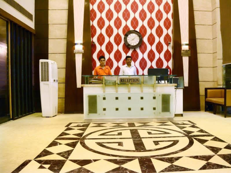 Hotel Palmdale Zirakpur Buitenkant foto